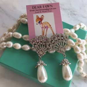 New Trendy Pearl Earrings. Shell Shaped Vintage style.